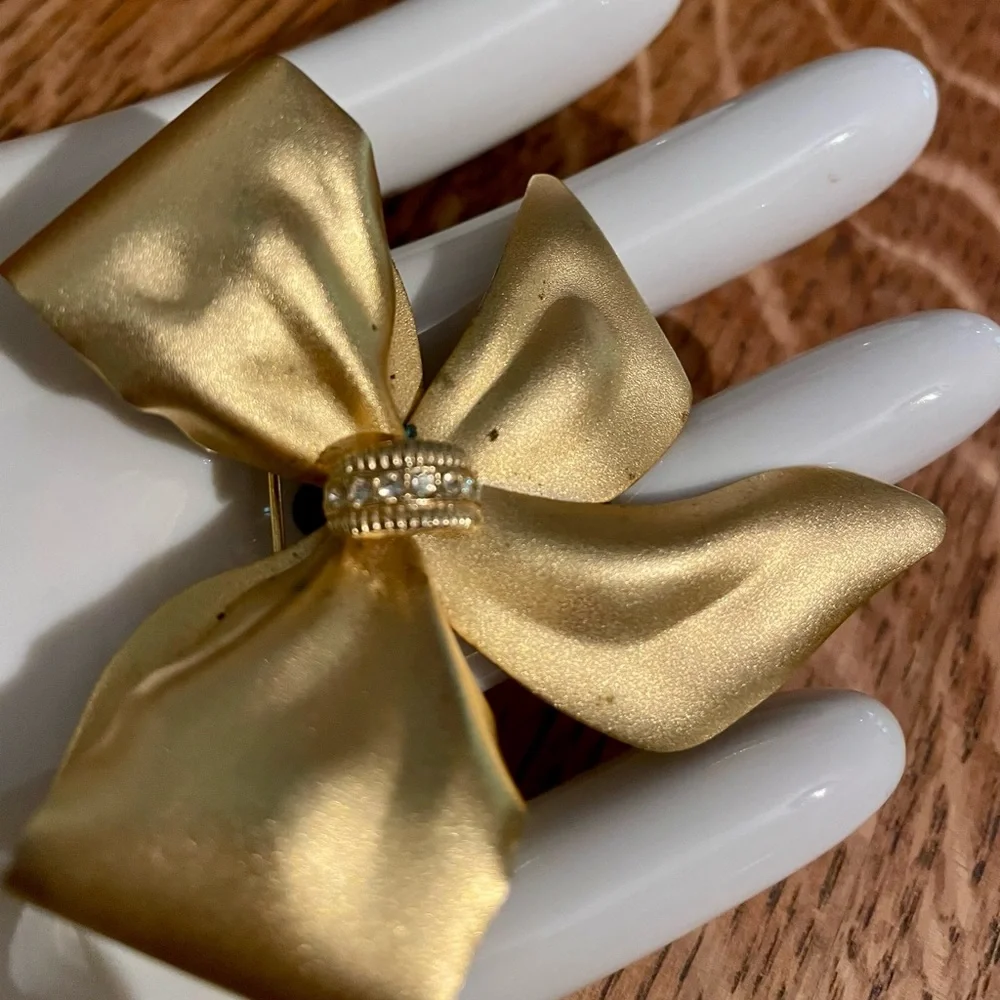 Vintage Gold-tone Bow Brooch with Crystal Accents - Picture 11 of 11